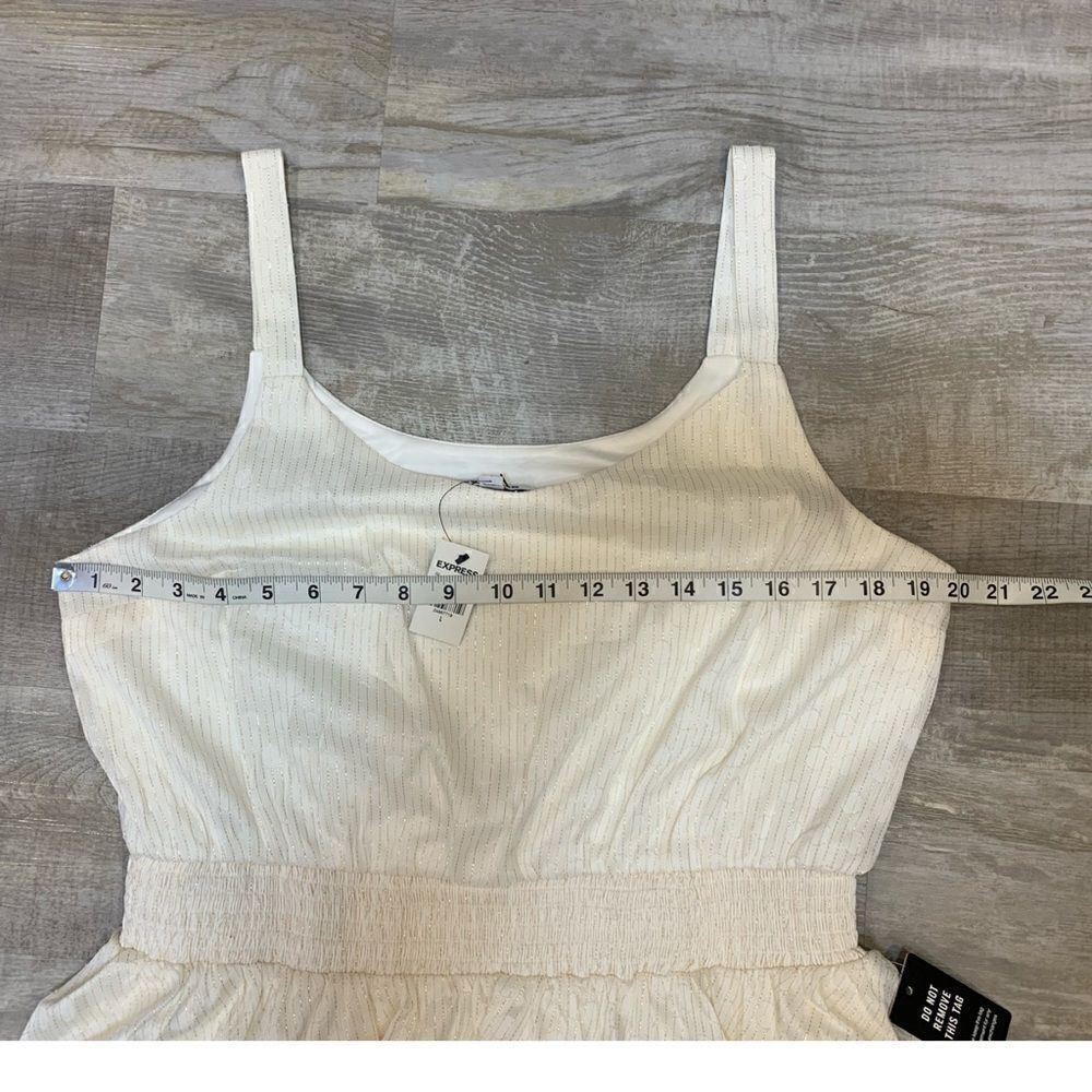Express Short Cream w/Metallic Detail Nwt - Picture 6 of 11